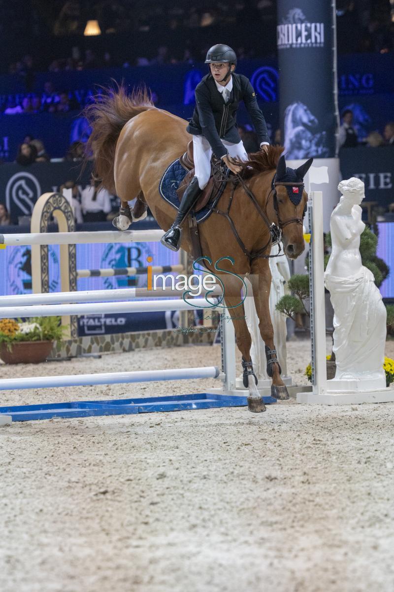 Ermann Antoine (FRA) riding Foxpit Grim_Verona_20241109_SS358338.jpg